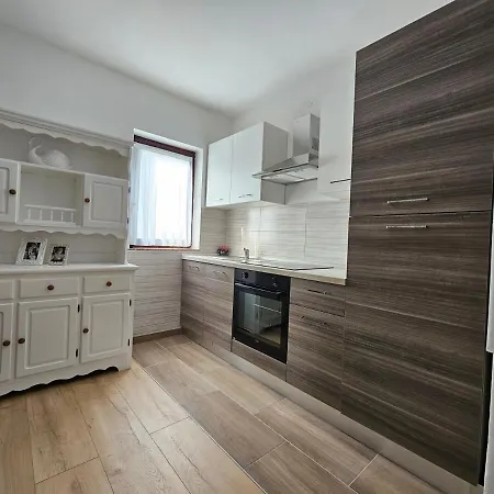 Lana Apartment *