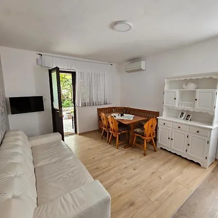 Apartment Lana *